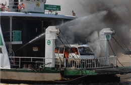 Xem diễn tập khắc phục sự cố cháy nổ trên phà Bình Khánh